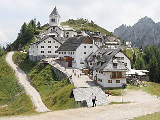 Slovenci skupaj na Svetih Višarjah