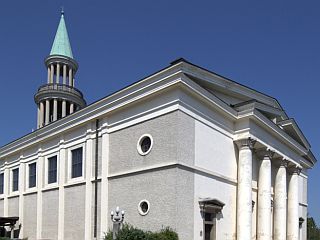 90 let Plečnikovega preloma s tradicijo