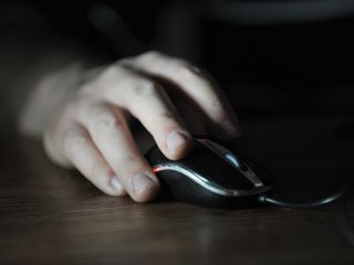Virtualni svet zasvaja in uničuje