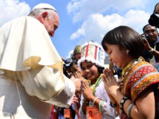 Papež prispel v Mjanmar