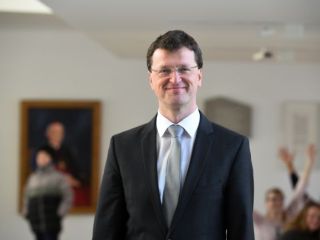 Slovenski čas in ustava