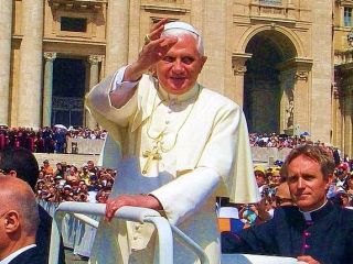 »Benedikt XVI. je že aprila 2012 govoril o odstopu«