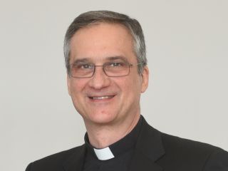 Odstopil prefekt vatikanskega Tajništva za komunikacijo