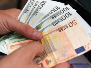Vatikan: Davčne oaze škodujejo ubogim