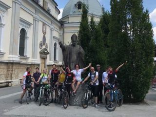 Bog vas varuj, sodelavci!