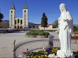 Nadškof Hoser nastopil službo v Medžugorju