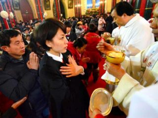 Vatikan podpisal začasni sporazum s Kitajsko