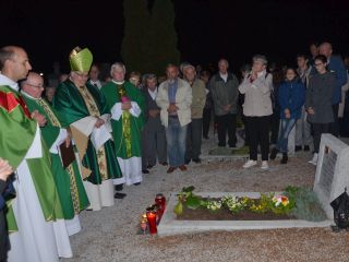 »Anton Strle sveti na temnih krajih naših veleposestev«