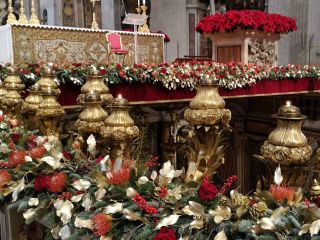 Papežev božič ozaljšan slovensko