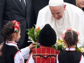 Papež na apostolskem obisku v Bolgariji - 1. dan