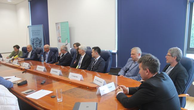 dr. Zdenka Čebašek Travnik, predsednica Zdravniške zbornice Slovenije,  Janez Uplaznik, direktor in lastnik Mikropisa in idejni oče 24alife,  prof. dr. Kerry Olsen, strokovni direktor Centra za zdravo življenje Dan Abraham na kliniki Mayo v ZDA in predsed
