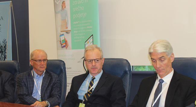 prof. dr. Kerry Olsen, strokovni direktor Centra za zdravo življenje Dan Abraham na kliniki Mayo v ZDA in predsednik Odbora za zdravo življenje klinike Mayo, prof. dr. Robert Scales, direktor kardiološke rehabilitacije, preventivnega zdravja znotraj divizije za kardiovaskularne bolezni na kliniki Mayo v Arizoni, prof. dr. Donald Hensrud, direktor Pisarne za zdravje klinike Mayo in predsednik oddelka za preventivo, delovno in vesoljsko medicino