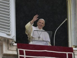 Papež: Sveti Duh Cerkev uči in navdihuje