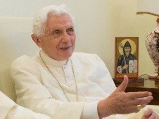 Vatikan: Benedikt XVI. ni doživel možganske kapi