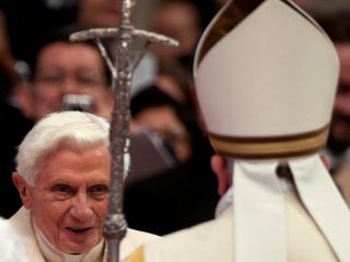 Benedikt XVI.: »Enega papeža imamo. Ime mu je Frančišek.«