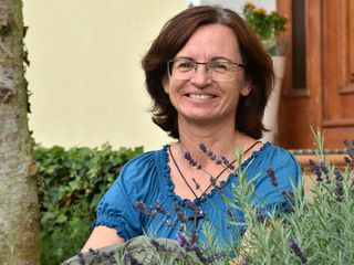 Mama otrokom s ceste