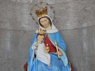 Papež: Božja Mati s Sinom v naročju blagoslavlja