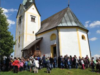Povečuje se število stalnih diakonov