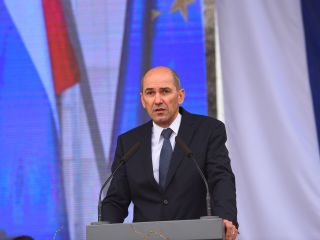 Poslanci potrdili Janševo ministrsko ekipo
