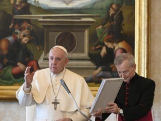 Papež med današnjo katehezo: usmiljenje je kakor zrak, ki ga dihamo