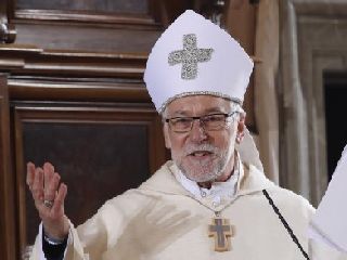 Škof Marketz: Cerkev zdaj ne sme na počitnice