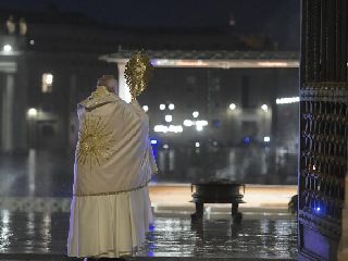 Papež: Z Jezusom na krovu ni brodoloma