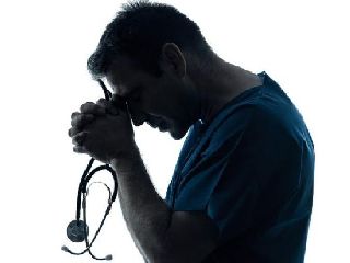 Koronavirus: spreobrnjenje atestičnih zdravnikov