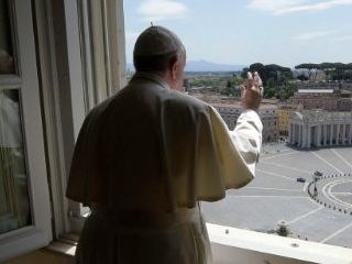 Papež med opoldansko molitvijo o medijski nedelji