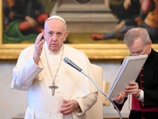 Papež: molitev je zaščitni zid pred zlom