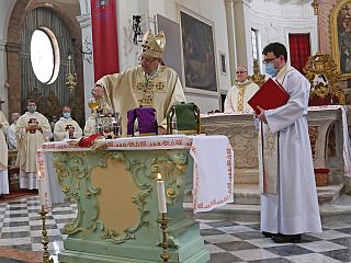 Krizmena maša v koprski stolnici