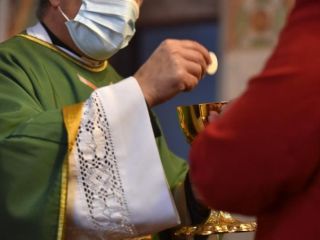Hrvaška: okužen nadškof, pri bogoslužjih obvezne maske