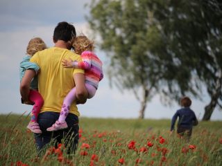 Kaj pa pravica otroka do očeta?
