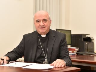 Med obolelimi tudi škof Šuštar, ki se zdravi v bolnišnici