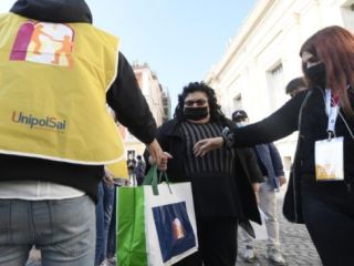 Papež spodbudil k večji pomoči ljudem v stiski