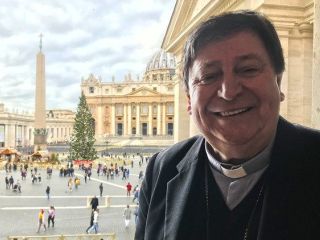 Epidemija ni ustavila posvečenih oseb