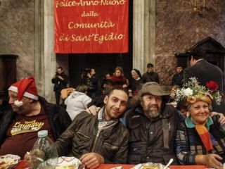 Rim: letos prehranski paketi namesto prazničnih kosil za brezdomce