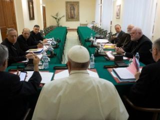 Papež in svet kardinalov o koronakrizi