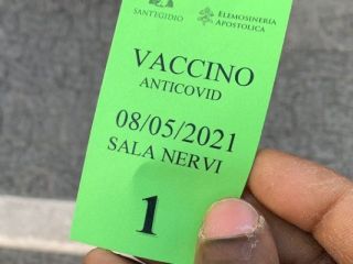 Vatikan za umik patentov pri koronacepivih