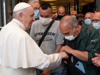 Kino in papež: brezdomci na obisku v Vatikanu
