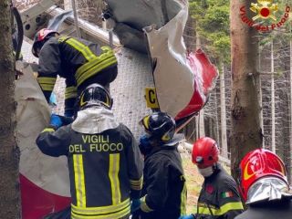 Papež počastil spomin na žrtve nesreče z žičnico