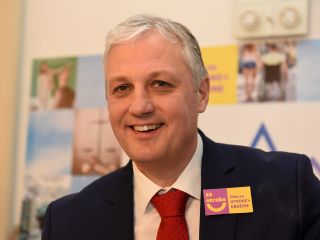 Komentar: Se pripravlja posvojitev otrok v istospolna razmerja?
