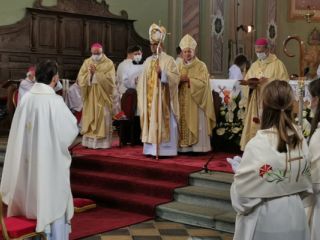 »Prišel si kot duhovnik, odhajaš kot škof« [FOTO in VIDEO]