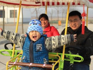 Kitajska: ob padanju rodnosti politika treh otrok
