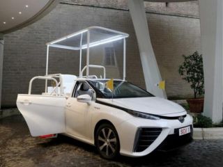 V Vatikan prihaja električni avtomobil