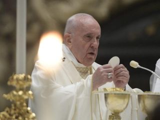 Papež: evharistija je kruh za grešnike, ne nagrada za svetnike