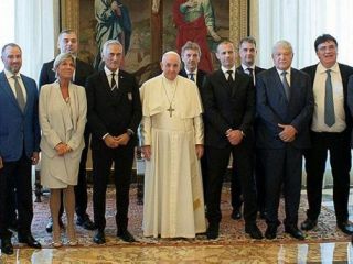 Delegacija UEFA na čelu s Čeferinom pri papežu