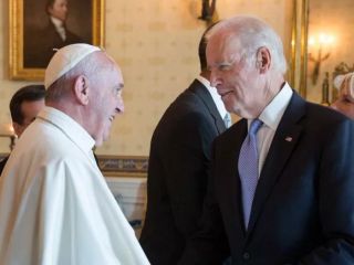 Vatikan odpovedal jutranje bogoslužje za predsednika Bidna