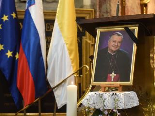 »Pokojnega nadškofa prosim odpuščanja«