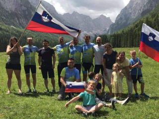 Kolegi Radia Ognjišče z morja na Triglav