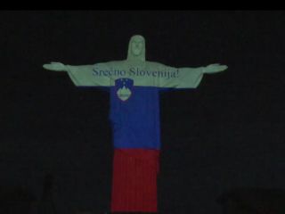 Kristusov kip nad Riom v slovenskih barvah [VIDEO]